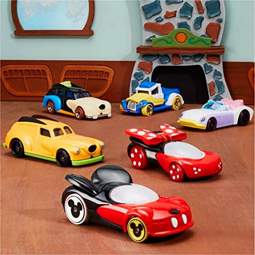 Sıcak Tekerlekler Disney Karakter Arabaları, 6'lı Paket 1:64 Ölçekli Oyuncak Arabalar Koleksiyon Halinde Ambalaj: Mickey, Minnie, Pluto,