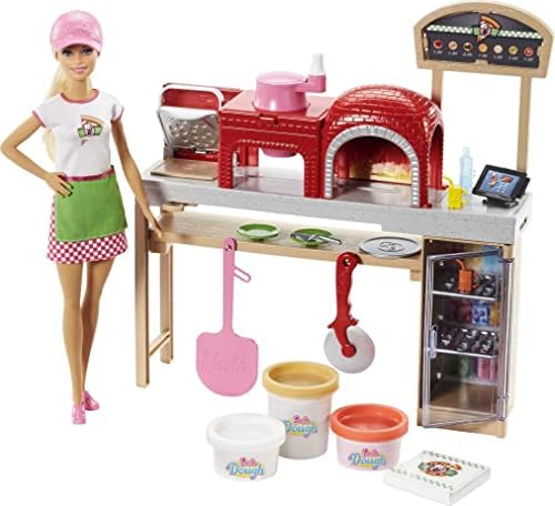 Barbie Pizza Şefi Oyuncak Bebek ve Oyun Seti, Sürgülü Konveyör Bantlı Oyuncak Fırın ve Tezgah, Kalıplar, 3 Hamur Rengi ve Aksesuarları