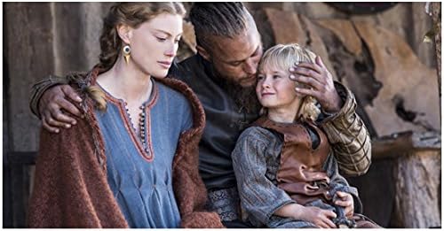 Vikingler Travis Fimmel Ragnar Lothbrok Holding Ailesi olarak 8 x 10 Fotoğraf